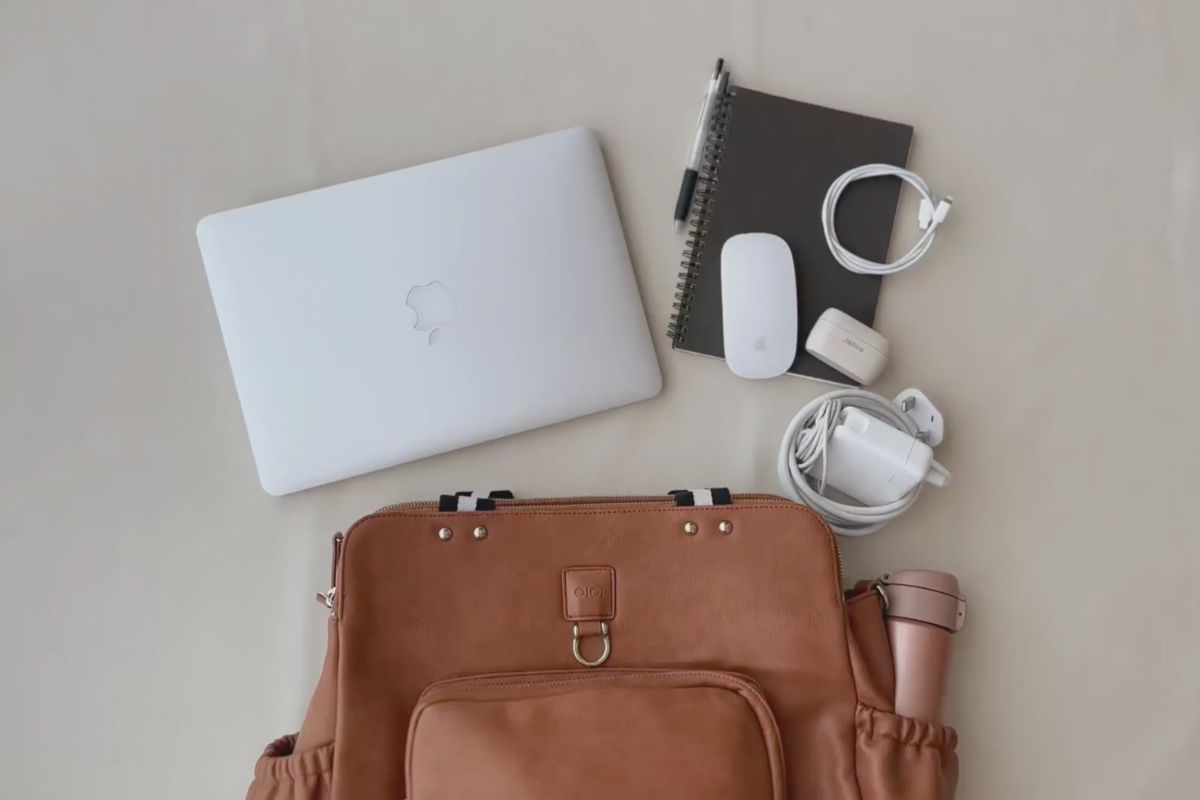 What's In My Work Bag | Essentials for Pumping At The Office